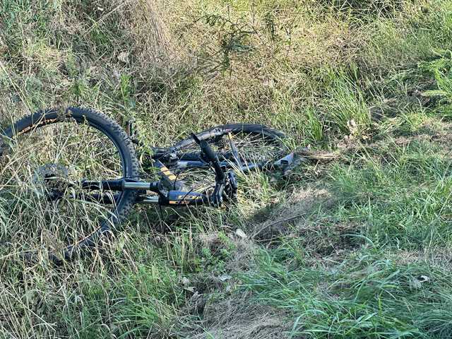 Wypadek z udziałem dwóch osobówek i rowerzysty między Kamieńcem a Strąkową