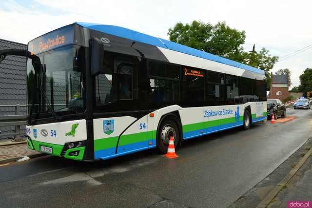 Zderzenie autobusu miejskiego i osobówki w Ząbkowicach Śląskich