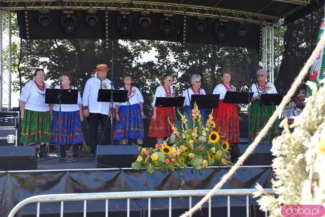 [FOTO] Podziękowali za plony podczas Dożynek Gminnych w Niedźwiedziu