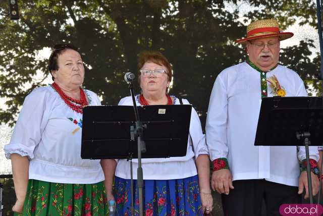[FOTO] Podziękowali za plony podczas Dożynek Gminnych w Niedźwiedziu