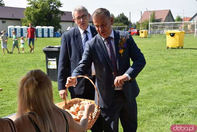 [FOTO] Podziękowali za plony podczas Dożynek Gminnych w Niedźwiedziu