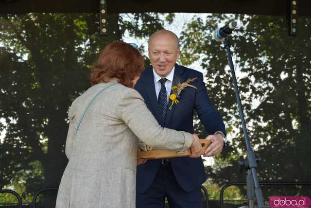[FOTO] Podziękowali za plony podczas Dożynek Gminnych w Niedźwiedziu