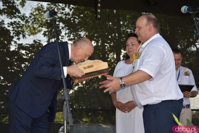 [FOTO] Podziękowali za plony podczas Dożynek Gminnych w Niedźwiedziu