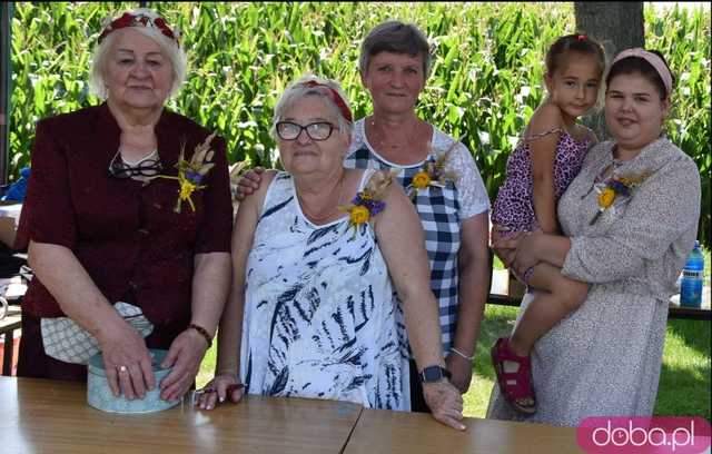 [FOTO] Podziękowali za plony podczas Dożynek Gminnych w Niedźwiedziu