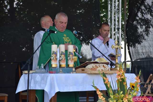 [FOTO] Podziękowali za plony podczas Dożynek Gminnych w Niedźwiedziu