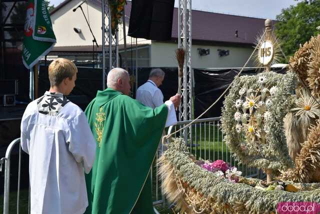 [FOTO] Podziękowali za plony podczas Dożynek Gminnych w Niedźwiedziu
