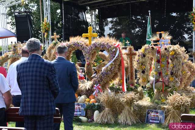 [FOTO] Podziękowali za plony podczas Dożynek Gminnych w Niedźwiedziu