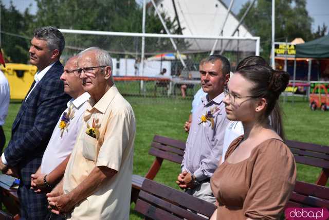 [FOTO] Podziękowali za plony podczas Dożynek Gminnych w Niedźwiedziu
