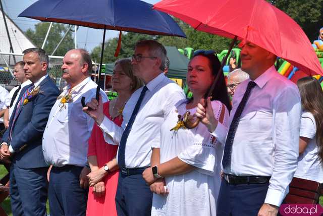 [FOTO] Podziękowali za plony podczas Dożynek Gminnych w Niedźwiedziu