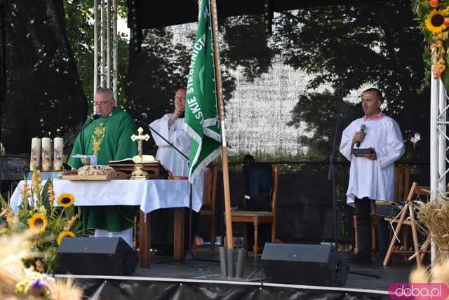 [FOTO] Podziękowali za plony podczas Dożynek Gminnych w Niedźwiedziu