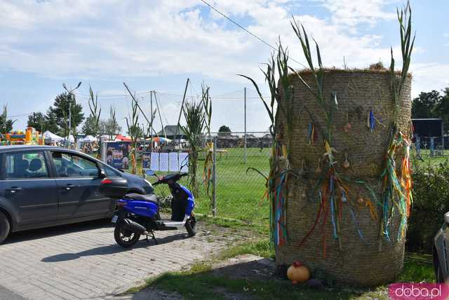 [FOTO] Podziękowali za plony podczas Dożynek Gminnych w Niedźwiedziu