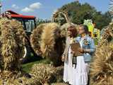 [FOTO] Podziękowali za plony podczas Dożynek Gminnych w Niedźwiedziu