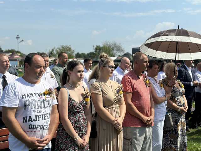 [FOTO] Podziękowali za plony podczas Dożynek Gminnych w Niedźwiedziu
