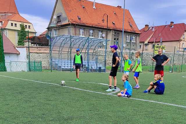 Tydzień z piłką nożną i siatkonogą