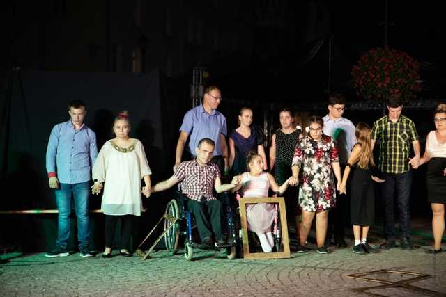 Teatr Bez Maski z DPS-u w Opolnicy na ząbkowickim Rynku