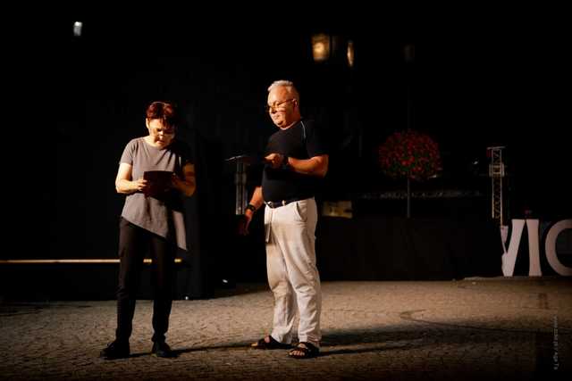Teatr Bez Maski z DPS-u w Opolnicy na ząbkowickim Rynku