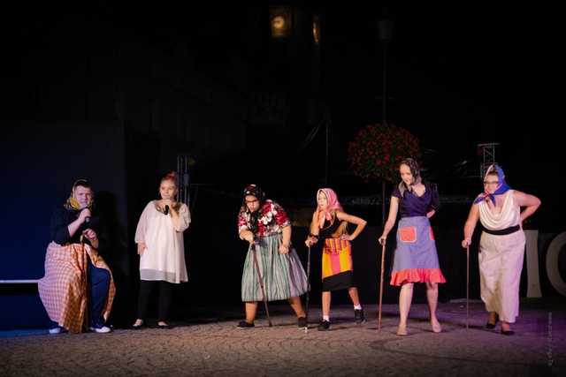 Teatr Bez Maski z DPS-u w Opolnicy na ząbkowickim Rynku