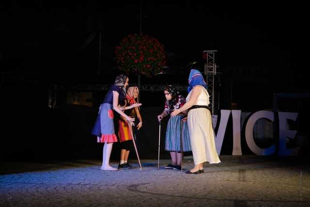 Teatr Bez Maski z DPS-u w Opolnicy na ząbkowickim Rynku