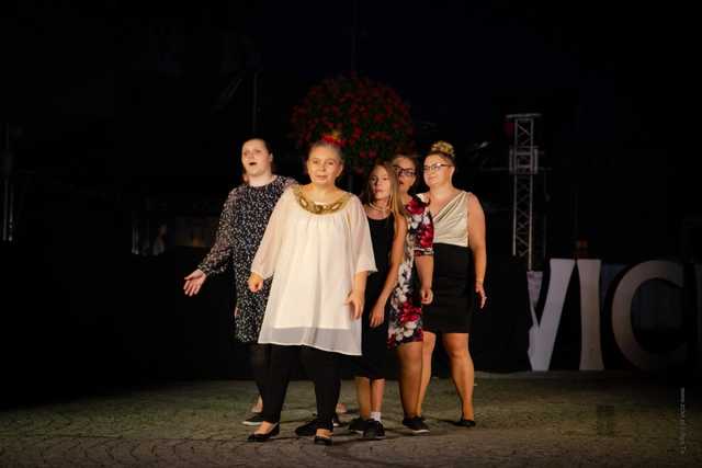 Teatr Bez Maski z DPS-u w Opolnicy na ząbkowickim Rynku