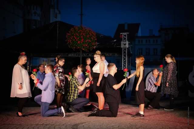 Teatr Bez Maski z DPS-u w Opolnicy na ząbkowickim Rynku