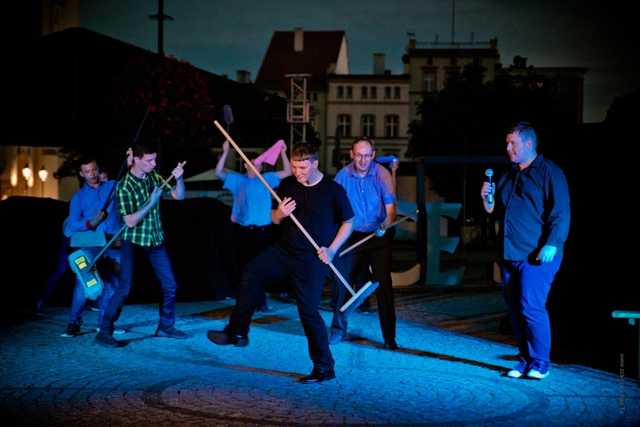 Teatr Bez Maski z DPS-u w Opolnicy na ząbkowickim Rynku