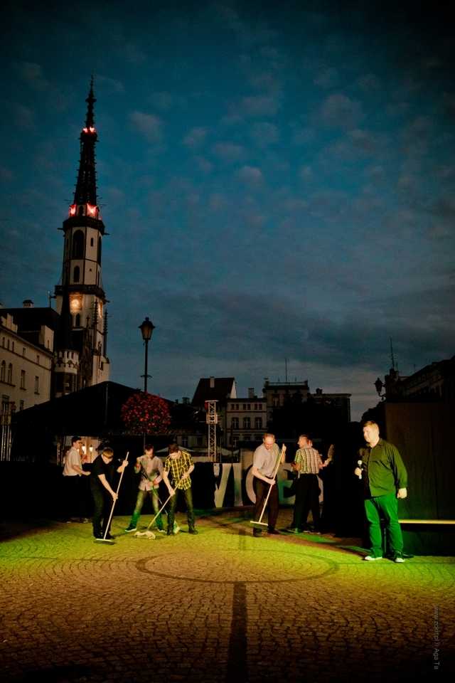 Teatr Bez Maski z DPS-u w Opolnicy na ząbkowickim Rynku