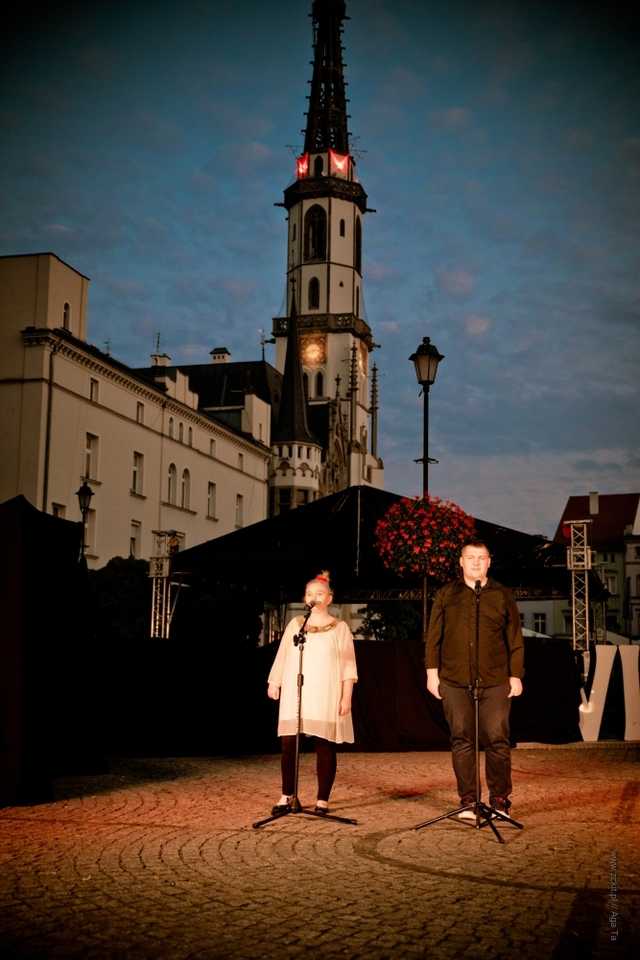 Teatr Bez Maski z DPS-u w Opolnicy na ząbkowickim Rynku