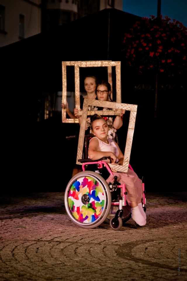 Teatr Bez Maski z DPS-u w Opolnicy na ząbkowickim Rynku