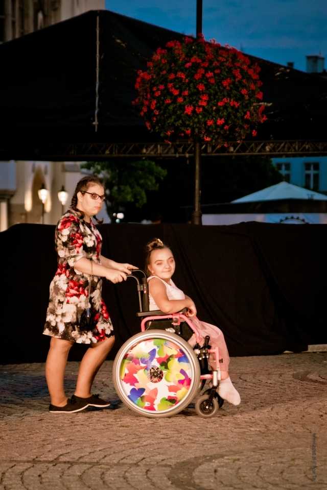 Teatr Bez Maski z DPS-u w Opolnicy na ząbkowickim Rynku