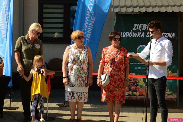 Nie marnuj! Podziel się jedzeniem! W Ziębicach przy MOPS-ie stanęła społeczna lodówka