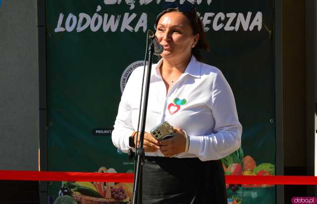 Nie marnuj! Podziel się jedzeniem! W Ziębicach przy MOPS-ie stanęła społeczna lodówka