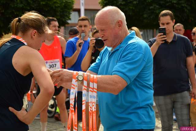 Prawie 350 biegaczy rywalizowało w 10 Ząbkowickiej