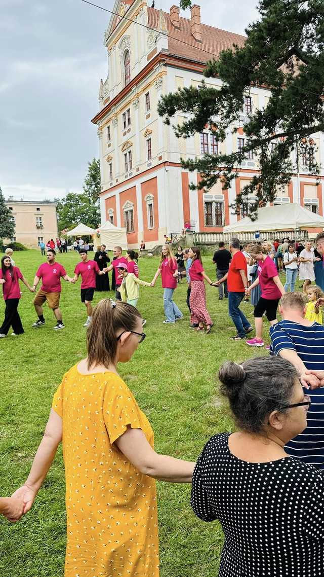 Pielgrzymka Osób Niepełnosprawnych ich Rodzin i Przyjaciół w Henrykowie