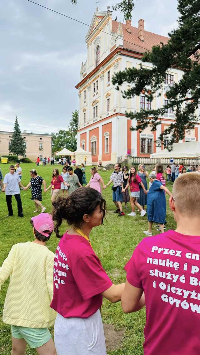 Pielgrzymka Osób Niepełnosprawnych ich Rodzin i Przyjaciół w Henrykowie