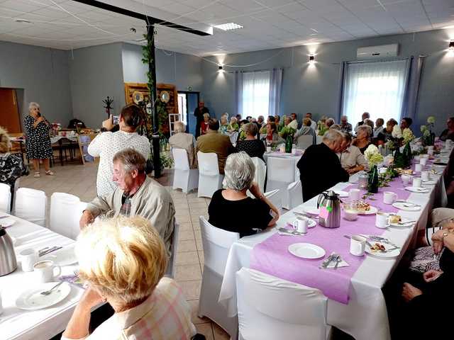 Spotkanie policjantów z seniorami w Laskach