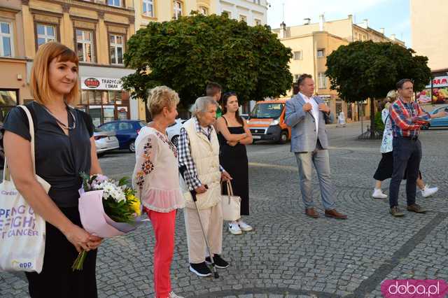 Wystawa o kryzysie humanitarnym na granicy polsko-białoruskiej i spotkanie z Janiną Ochojską