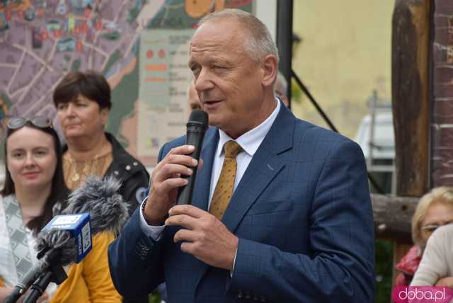 [WIDEO, FOTO] Wykluczenie komunikacyjne w gminie Złoty Stok: Jak rozwiązać problem z dojazdem do szkół ponadpodstawowych?