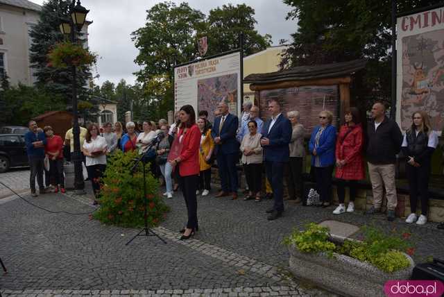 [WIDEO, FOTO] Wykluczenie komunikacyjne w gminie Złoty Stok: Jak rozwiązać problem z dojazdem do szkół ponadpodstawowych?