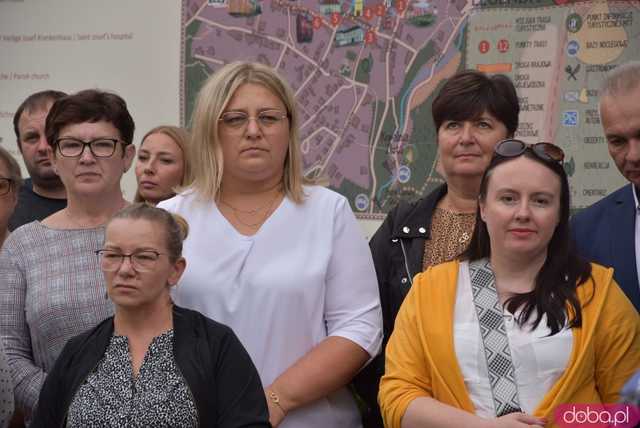 [WIDEO, FOTO] Wykluczenie komunikacyjne w gminie Złoty Stok: Jak rozwiązać problem z dojazdem do szkół ponadpodstawowych?
