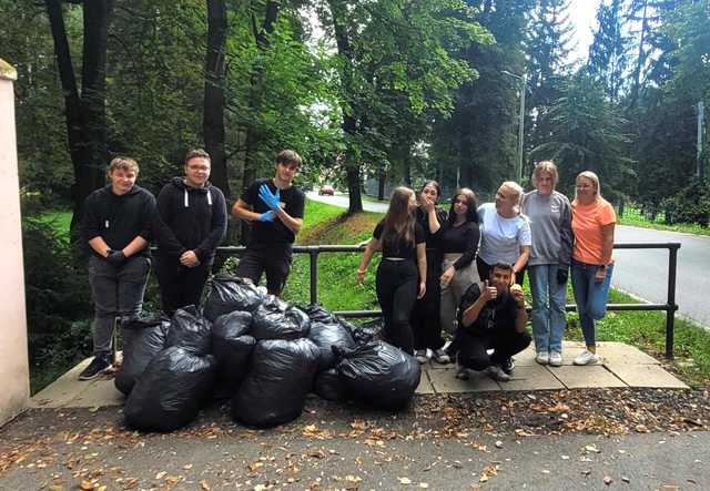 [FOTO] Uczniowie posprzątali okolice. Za nami akcja Sprzątanie świata w Ziębicach