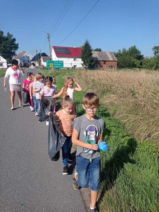 [FOTO] Uczniowie posprzątali okolice. Za nami akcja Sprzątanie świata w Ziębicach