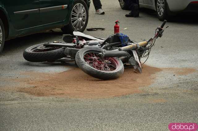 Osobówka wjechała w motocykl na Żeromskiego