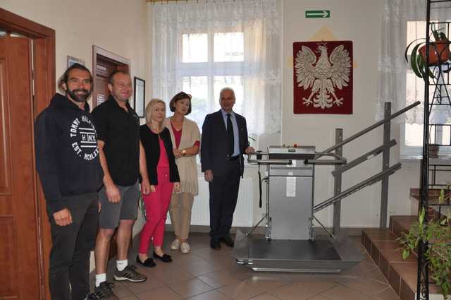 Schodołazy i przebudowy - ułatwienia dla niepełnosprawnych w Specjalnym Ośrodku Szkolno-Wychowawczym 
