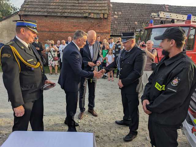 Strażacy z Witostowic już z nowym autem!