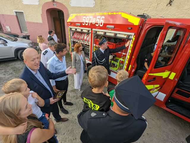 Strażacy z Witostowic już z nowym autem!