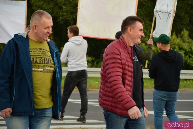 Rolnicy protestują na dk8 w Ząbkowicach Śląskich