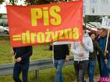 Rolnicy protestują na dk8 w Ząbkowicach Śląskich