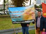 Rolnicy protestują na dk8 w Ząbkowicach Śląskich