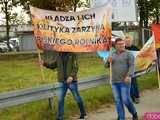 Rolnicy protestują na dk8 w Ząbkowicach Śląskich