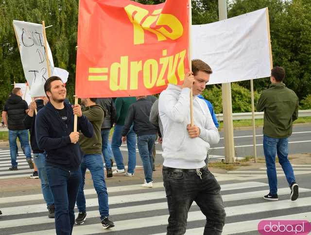 Rolnicy protestują na dk8 w Ząbkowicach Śląskich